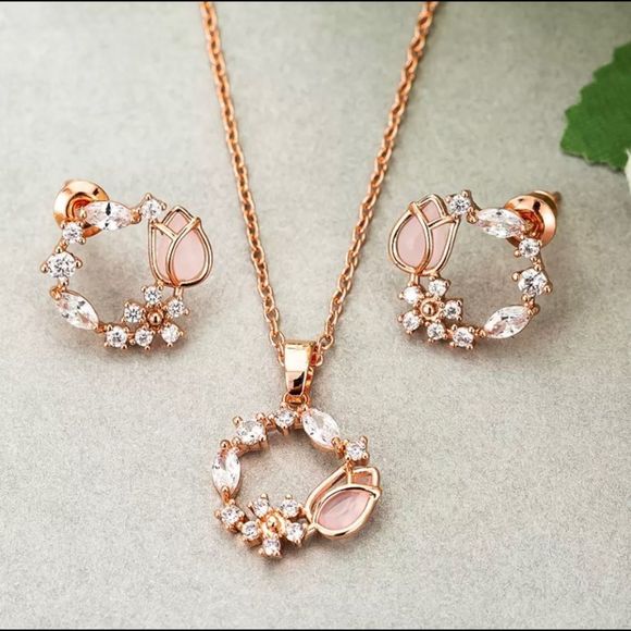 🌷 Romantic Tulip Necklace & Earrings Set 🌷 - Picture 1 of 5